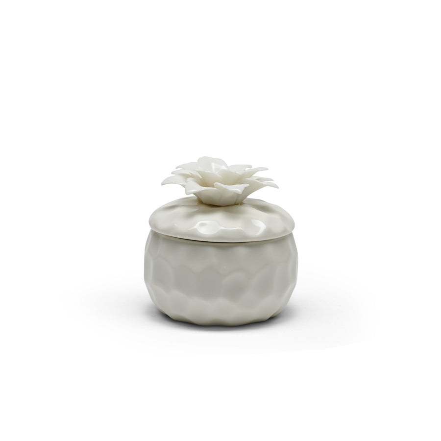 White ceramic candle with a sculpted flower lid - Soft Existence